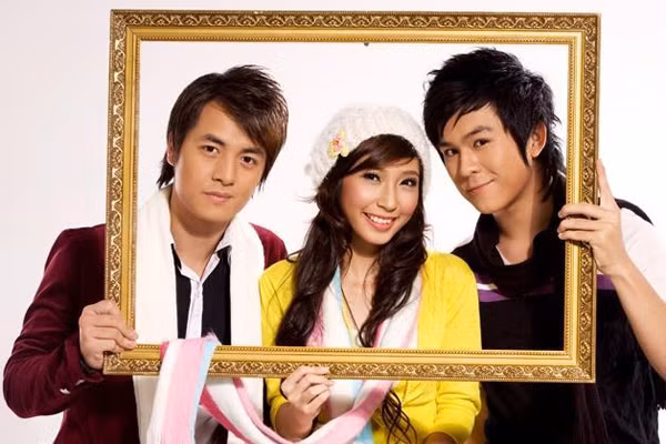 Cây, lá và gió là một trong những teen story rất được độc giả trẻ tại Việt Nam yêu thích. Câu chuyện tình yêu phức tạp của những nhân vật trong câu chuyện trở thành nguồn cảm hứng cho nhiều bài hát khác nhau. 3 phiên bản âm nhạc của câu chuyện này bao gồm Lỗi lầm cây, lá gió (Minh Hằng), Chuyện tình lá, gió (Vân Navy) và Cây, lá và gió (Đăng Khôi, Thiên Minh và Khổng Tú Quỳnh).