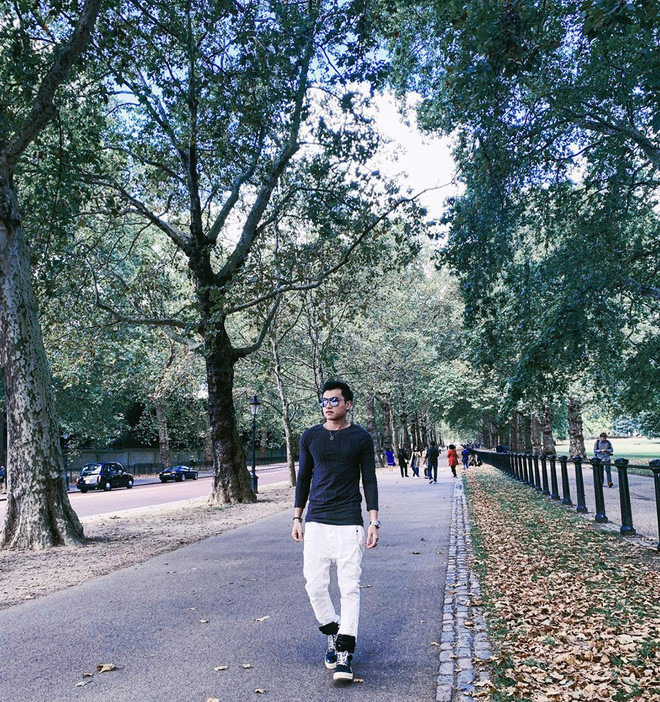 Thế Anh SN 1990 và có thời gian dài du học tại Mỹ. Anh từng có thời gian làm việc tại California trước khi về Việt Nam tiếp tục công việc kinh doanh của gia đình. Không chỉ có gia thế khủng, anh chàng còn được đánh giá là điển tra như hot boy.