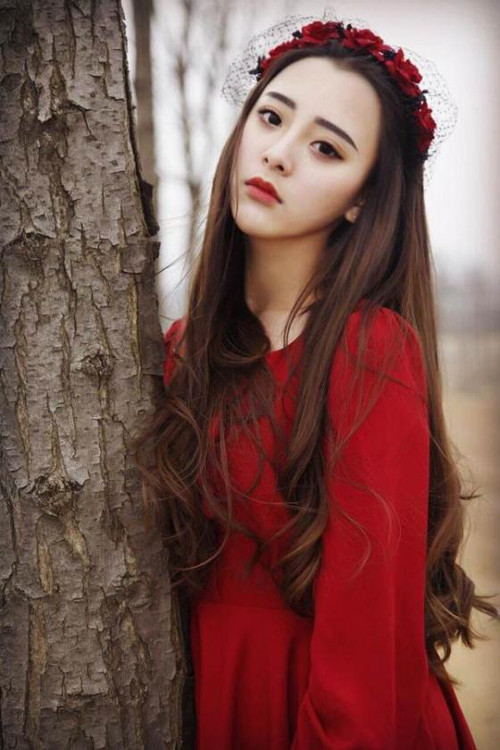 Liu Chinh-vi, nữ sinh năm nhất Đại học Phục Đán, Trung Quốc, bỗng nổi như cồn nhờ ngoại hình cực giống Phạm Băng Băng. Gương mặt hoàn hảo với những nét "giống như đúc" mỹ nhân họ Phạm.