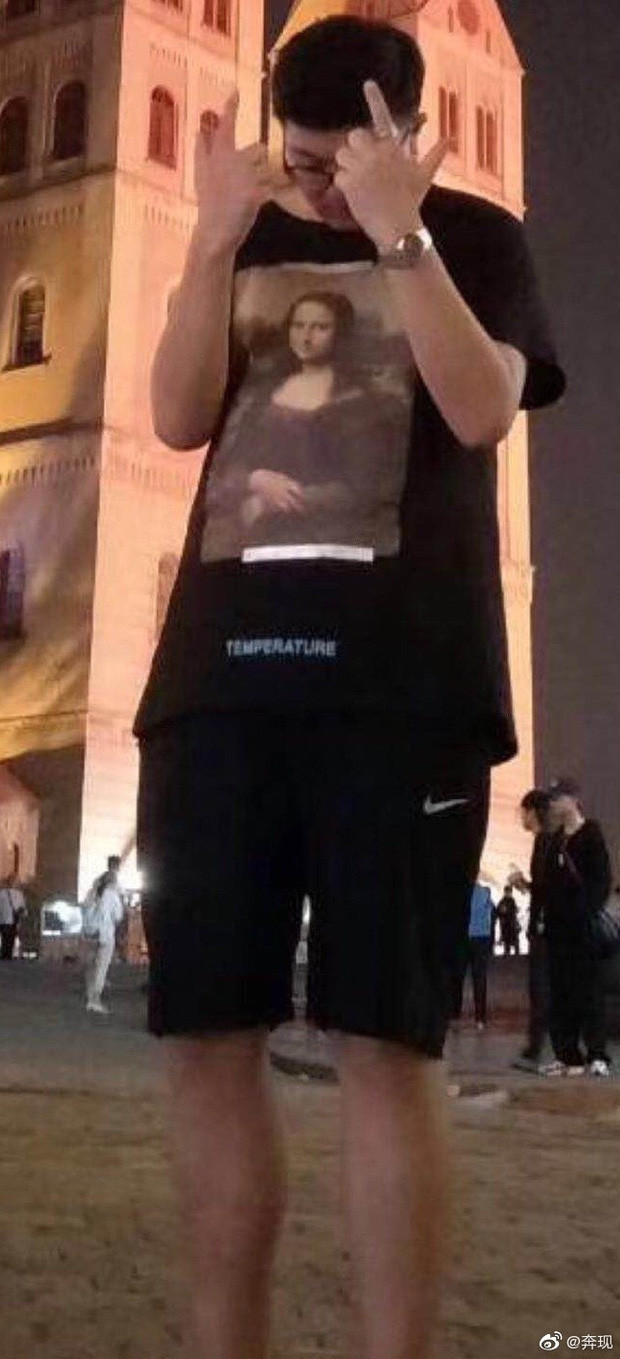 Sau nhiều lần từ chối, cuối cùng chàng hot boy kia cũng đồng ý gặp gỡ khiến cô bạn thao thức cả đêm. Thế nhưng hoá ra, chàng trai mượn hình của người khác để đăng lên trang cá nhân, còn bản thân thì ngoại hình chẳng hề đẹp đã gì khiến cô bạn đáng thương thất vọng tràn trề.