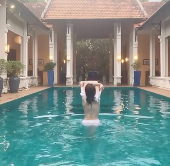 Mới đây, Nam Em tiếp tục có hành động khiến người hâm mộ ngán ngẩm. Thậm chí, nhiều người còn lên tiếng phản đối hành động của cô nàng người mẫu.