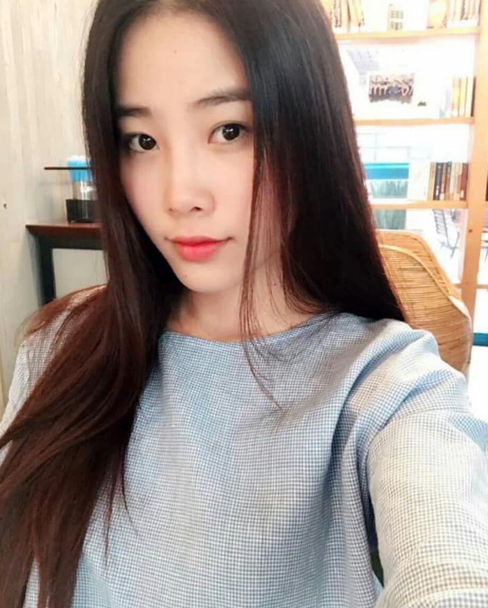 Bên cạnh đó cũng có ý kiến cho rằng, tất cả là chiêu trò của Nam Em để trở nên nổi tiếng hơn. Theo họ, do không thành công trong nghề mẫu nên cô phải có những hành động khác người để thu hút sự quan tâm của dư luận.