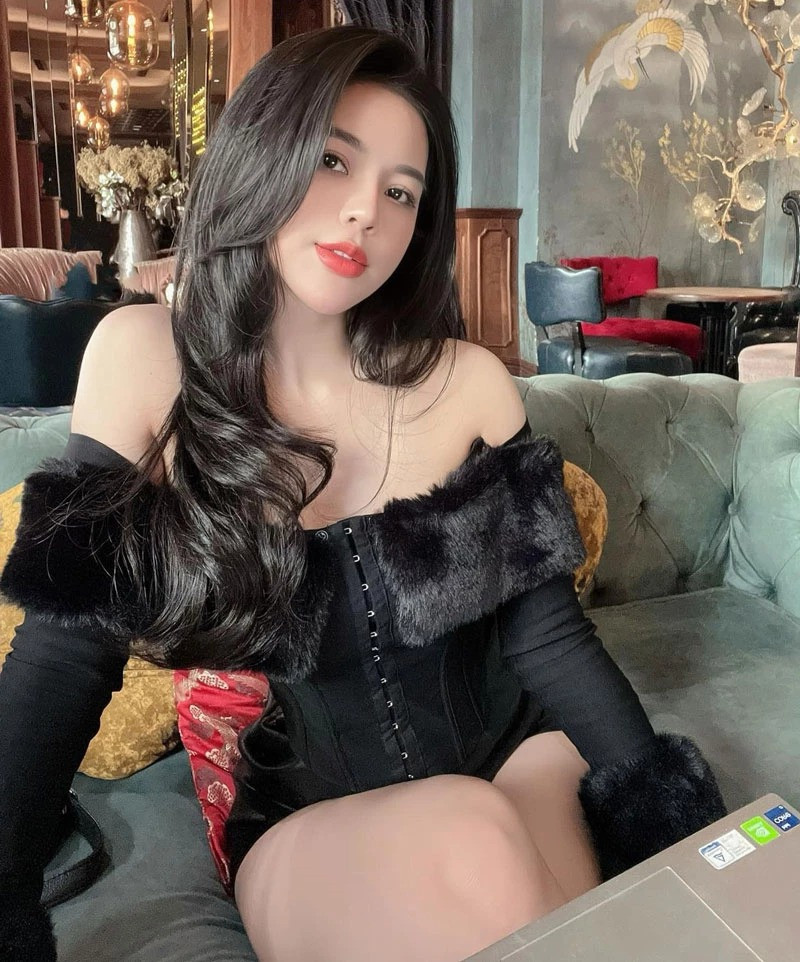 Cân nặng biến đổi bất thường khiến người thân, bạn bè của cô đều choáng váng.