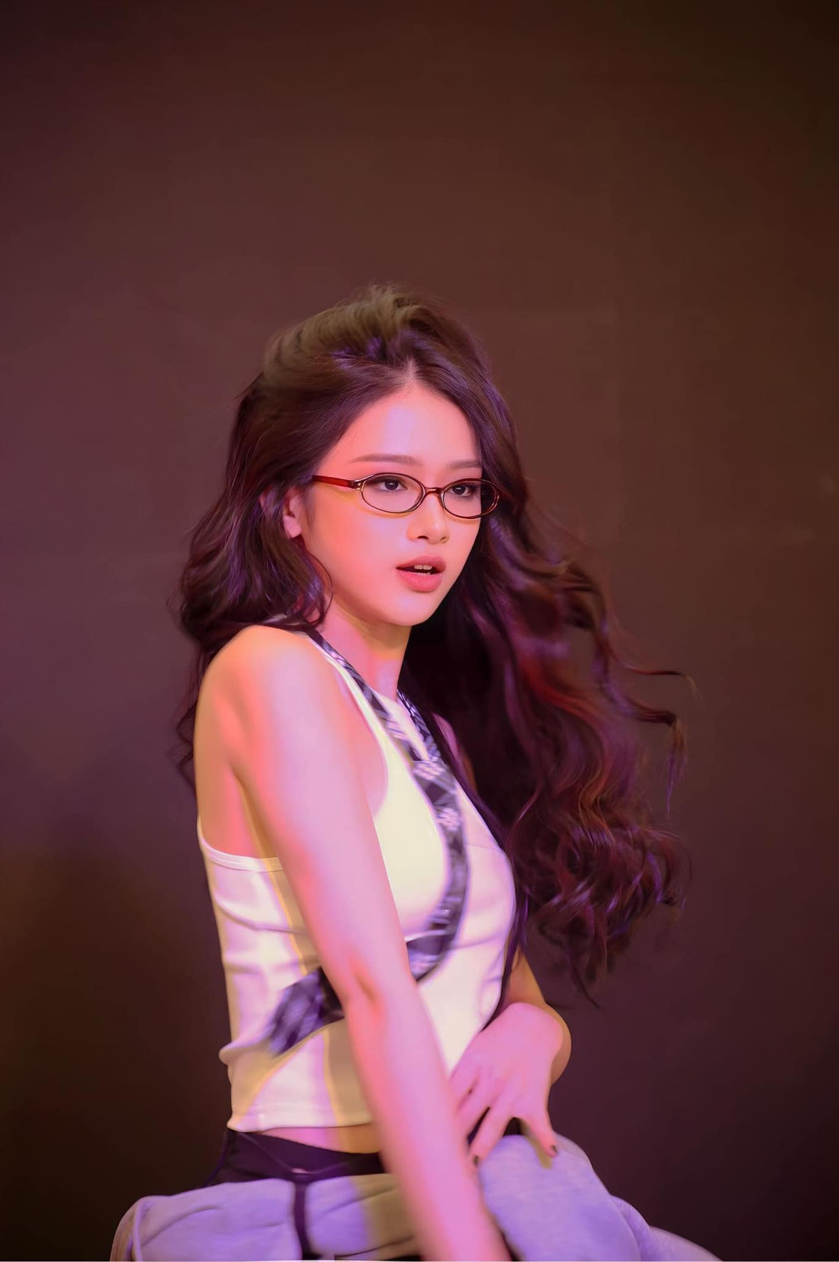 Nếu ngày trước chỉ dựa vào những chiêu trò, phát ngôn gây sốc để nổi tiếng, Linh Ka gần đây được nhiều người nhận xét là luôn nỗ lực, phấn đấu và làm mới mình.