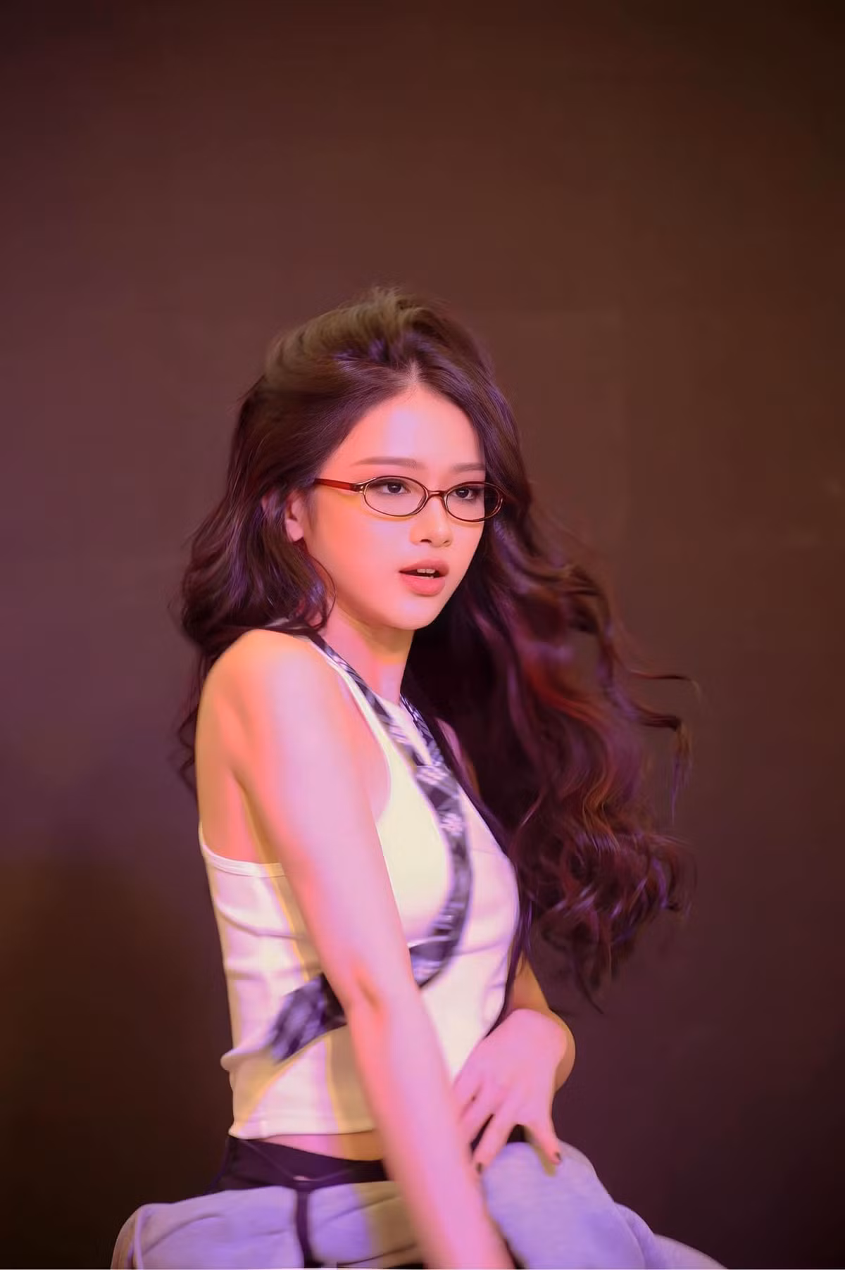 Nếu ngày trước chỉ dựa vào những chiêu trò, phát ngôn gây sốc để nổi tiếng, Linh Ka gần đây được nhiều người nhận xét là luôn nỗ lực, phấn đấu và làm mới mình.