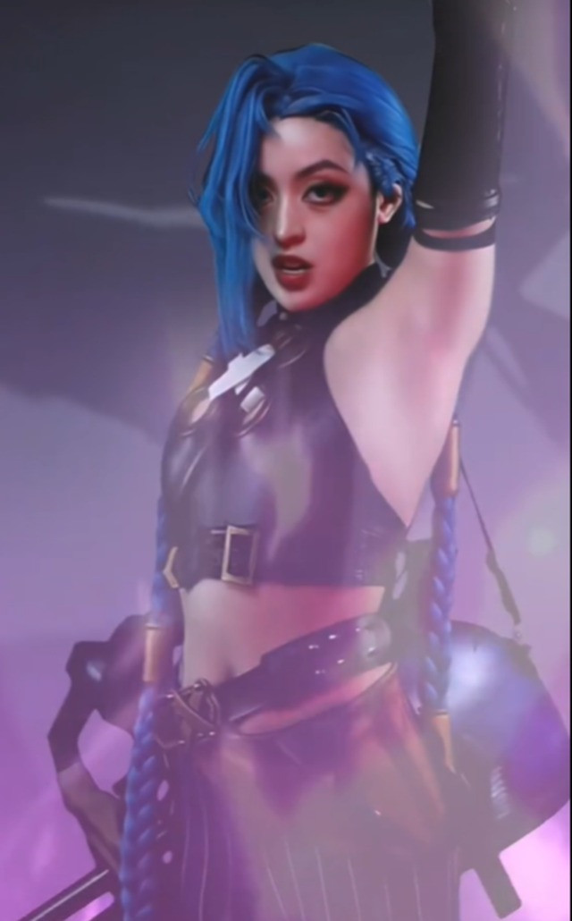 Nhiều người cho rằng, Thanh Tâm không phù hợp với hình tượng tướng nữ này. Bởi lẽ, vị tướng Jinx của Riot vốn là một phản diện, có vẻ ngoài gầy gò, ốm yếu và sở hữu tâm lý bất ổn. Thế nhưng, khi “rơi vào tay” Thanh Tâm, nhân vật Jinx bỗng trở nên khác biệt có phần quá đà, đi ngược lại với quy chuẩn mà Riot đã xây dựng suốt hơn 1 thập kỷ vừa qua.