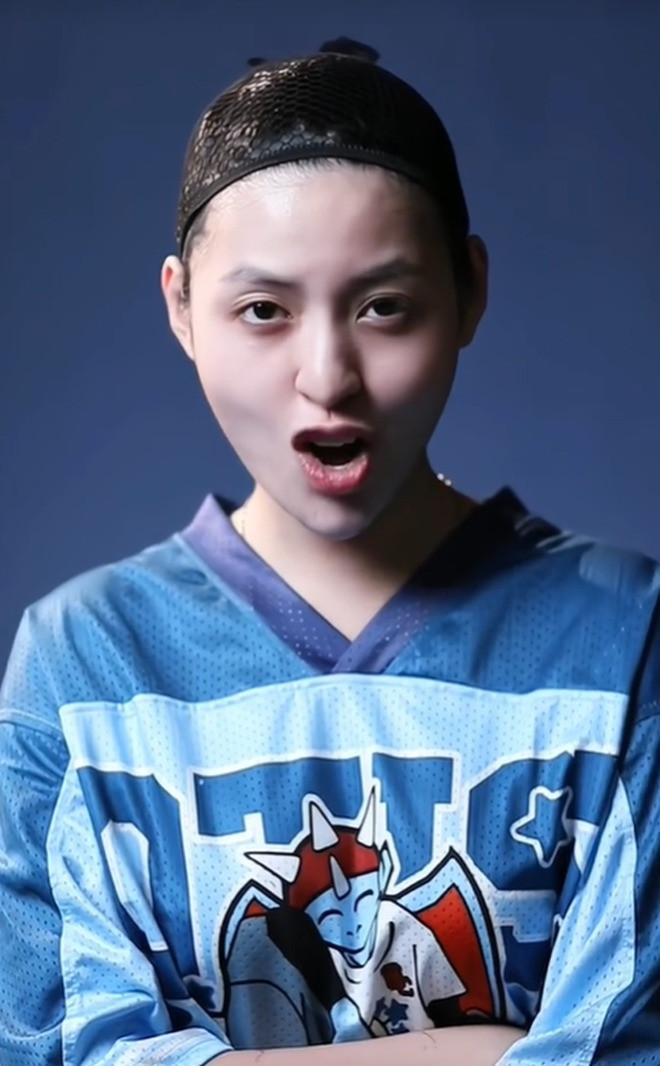 Trên trang Tiktok của mình, Trần Thanh Tâm mới đăng tải màn cosplay và “biến hình” thành nhân vật Jinx của tựa game Liên Minh Huyền Thoại.