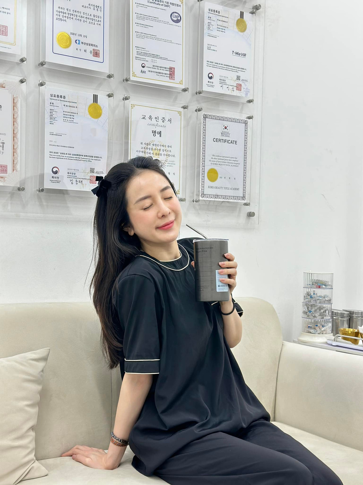 Dù đã làm mẹ, Thủy Sún vẫn dành thời gian chăm chút cho bản thân, tập luyện để có vóc dáng săn chắc, mảnh mai.