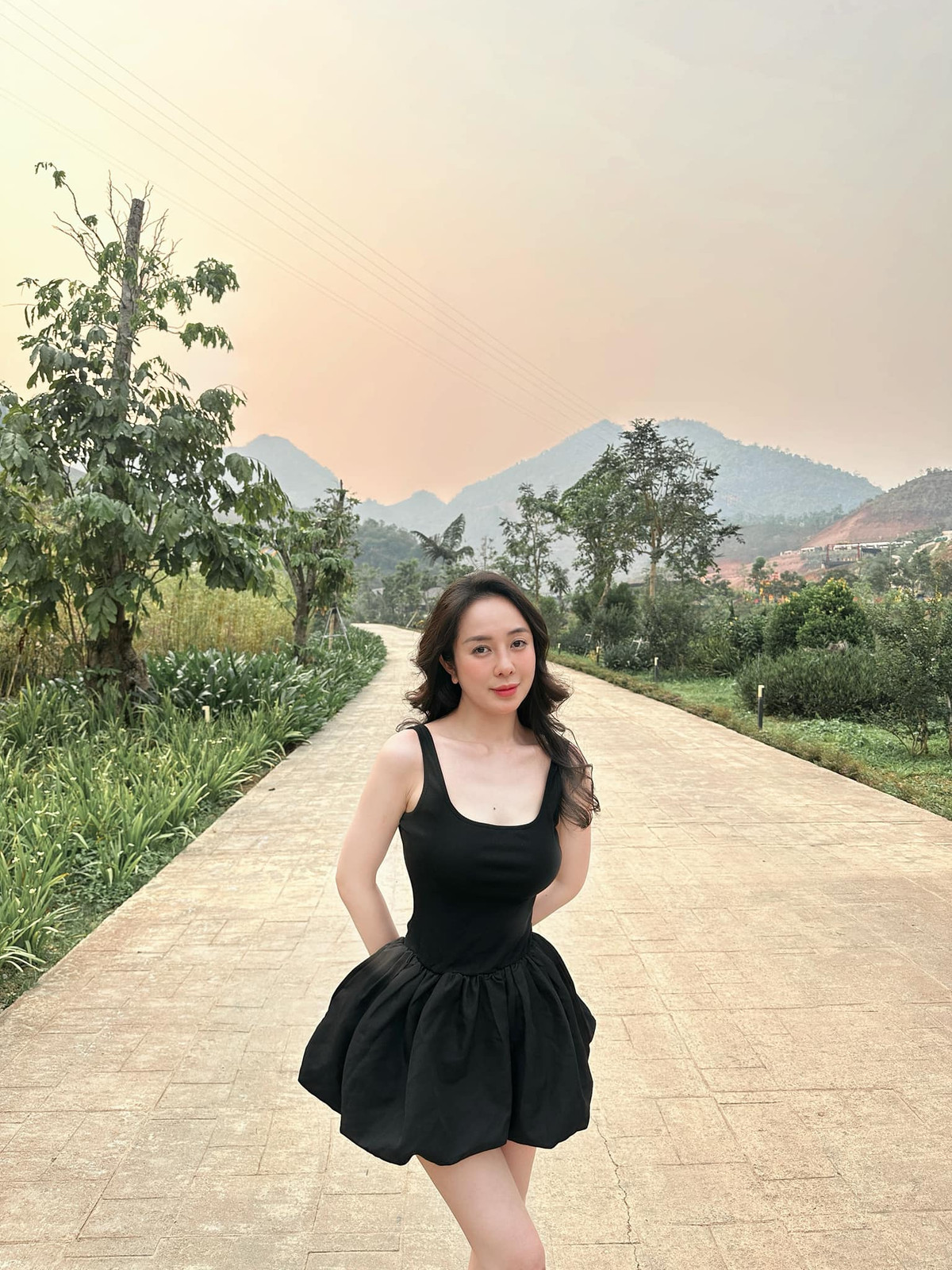 Nhiều người cho rằng nhan sắc của cô nàng hiện tại mặn mà, sắc nét hơn, tuy nhiên vẫn giữ được những đường nét ngày xưa như đôi mắt to tròn, gương mặt bầu bĩnh.