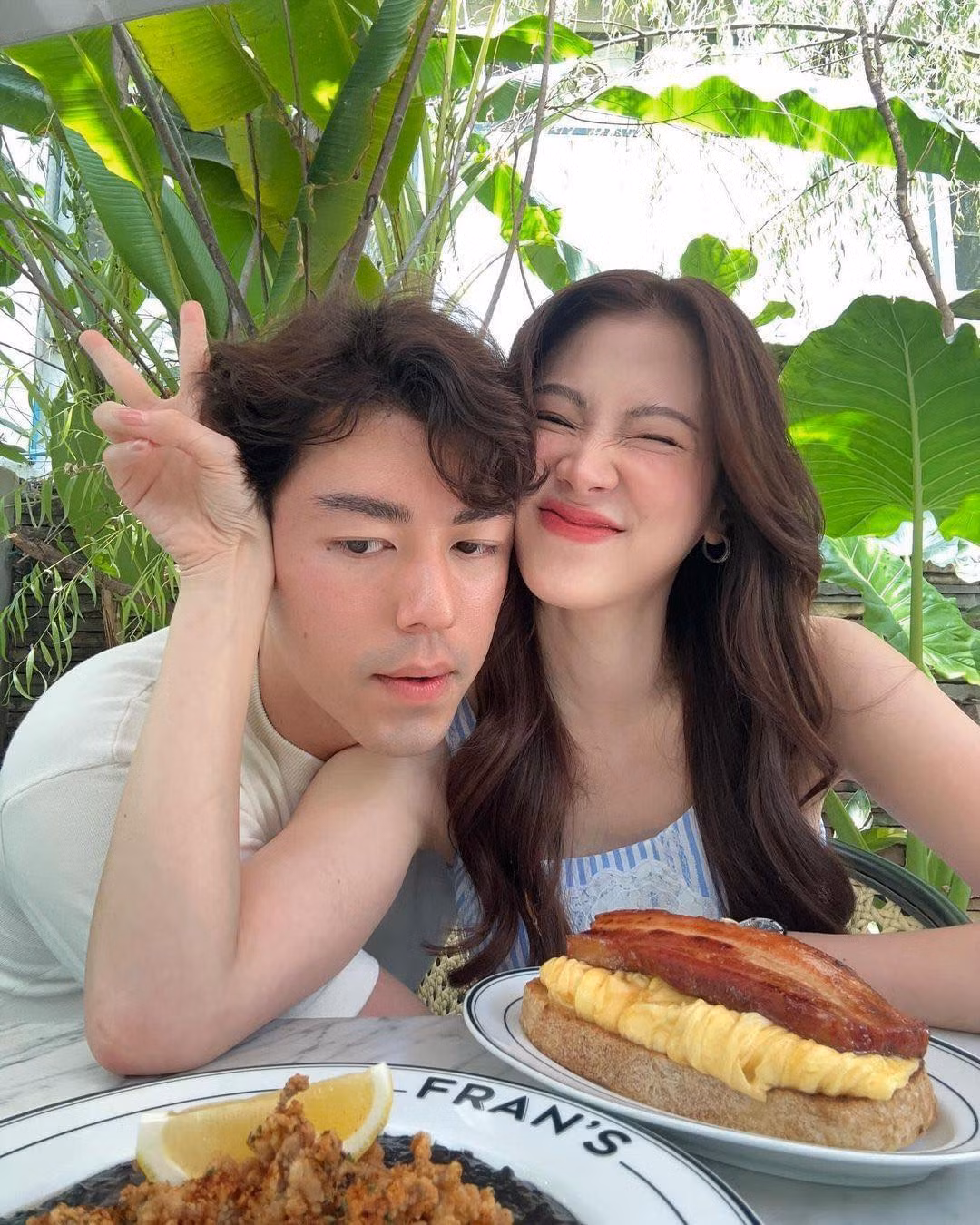 Netizen đều bày tỏ sự ghen tị trước độ ngọt ngào của Baifern Pimchanok cùng bạn trai.