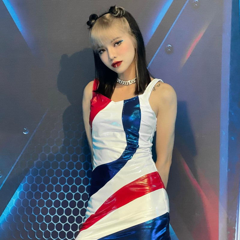 Tên tuổi của nàng hot girl bắt đầu được nhiều người biết đến khi cô tham gia vào hỗ trợ các thí sinh trong chương trình Rap Việt. Lúc đó nhiều netizen đã ví cô như là "Lisa của Việt Nam"