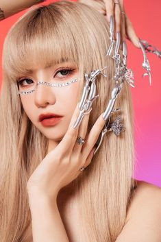 Hiện tại, danh tính về bạn trai của Ciin vẫn đang là một ẩn số, dân tình vẫn đang thi nhau đồn đoán và chờ đợi nữ Tiktoker sớm công khai diện mạo thật của anh chàng trong thời gian tới