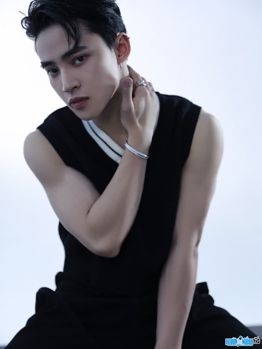 Anh chàng Tiktoker này nổi lên với clip trong bộ đồ người nhện và gây ấn tượng bởi vẻ ngoài điển trai