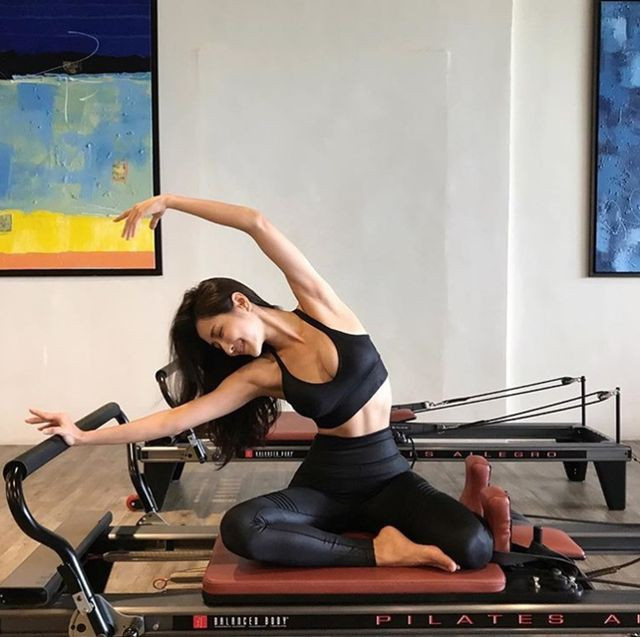 Sở hữu nửa triệu người theo dõi trên mạng xã hội, nữ HLV thể dục Hàn Quốc tên Kang Hyun Kyung (sinh năm 1991) là cái tên quen thuộc đối với giới trẻ xứ sở kim chi nói chung và người yêu thể thao nói riêng.