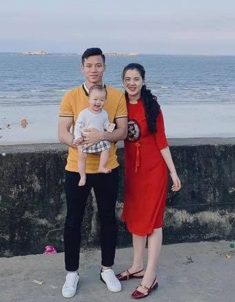 Một chiếc áo, check-in khắp mọi hang cùng ngõ hẻm của Quế Ngọc Hải khiến người hâm mộ không nhịn được cười.