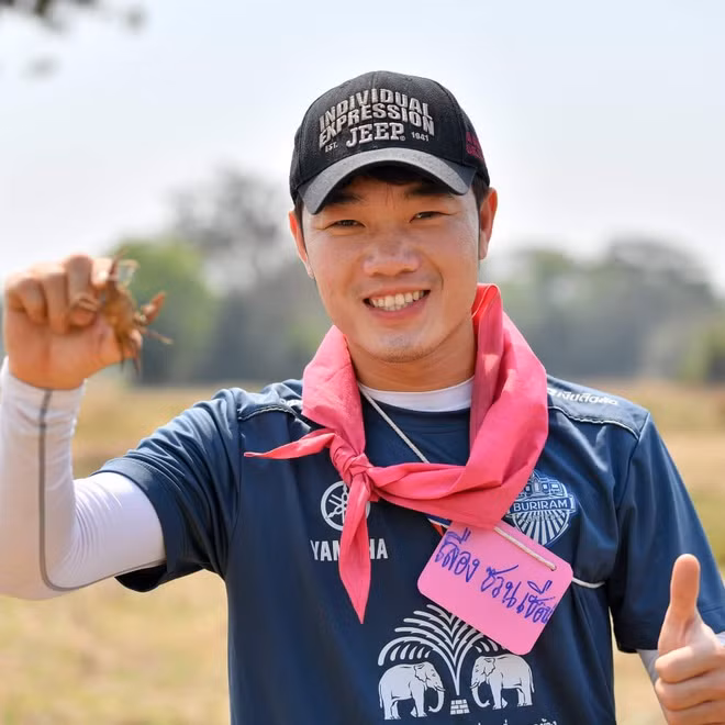 Có lẽ vì mang ý nghĩa đặc biệt, gắn liền với người yêu nên Xuân Trường rất trân trọng và gắn bó với chiếc mũ này.