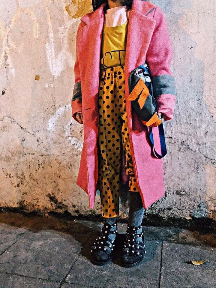 Hoàng Anh trước đây đã khiến CĐM phải trầm trồ vì dù chỉ là cô bé vô gia cư với hoàn cảnh gia đình khó khăn, nhưng em lại có khả năng phối đồ bắt mắt khiến ai nhìn cũng phải nể phục.