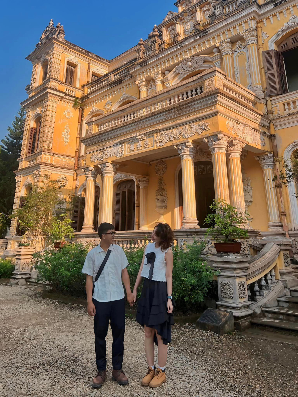 Nhiều người đã bày tỏ sự ngưỡng mộ với cặp đôi: "Ôi thích quá, lưu lại để sau này đi với người thương","ước gì cũng có người yêu cùng sở thích như vậy".