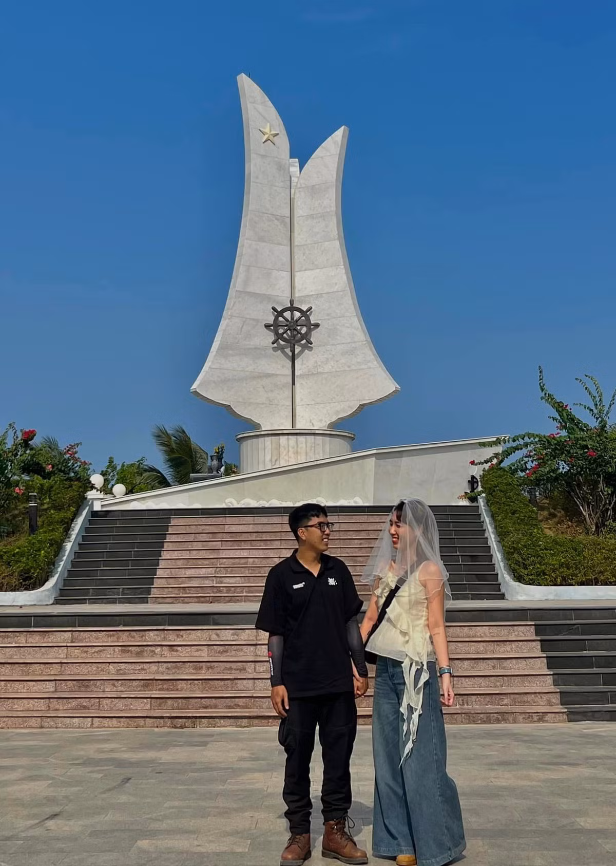 Ngày 3: Quảng Ngãi - Quảng Nam - Đà Nẵng - Huế.