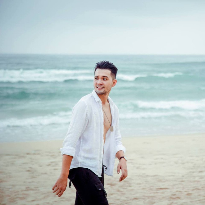 Vẻ nam tính, lai Tây cùng thân hình chuẩn chính là điểm cộng lớn của anh chàng 25 tuổi này.