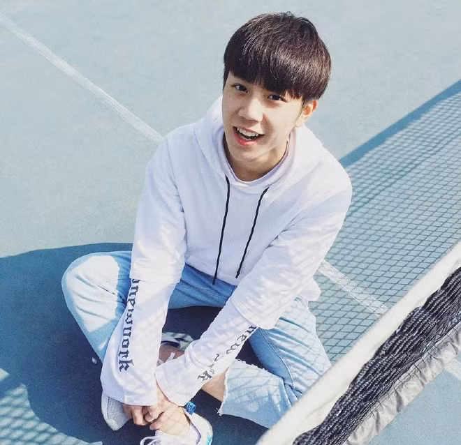 Không quá nổi bật như những hot boy con lai gốc Việt nhưng Anh Trường khiến hội chị em "chết đứng" vì góc nghiêng đẹp trai đến nỗi được ví như nam thần Trung Hoa.