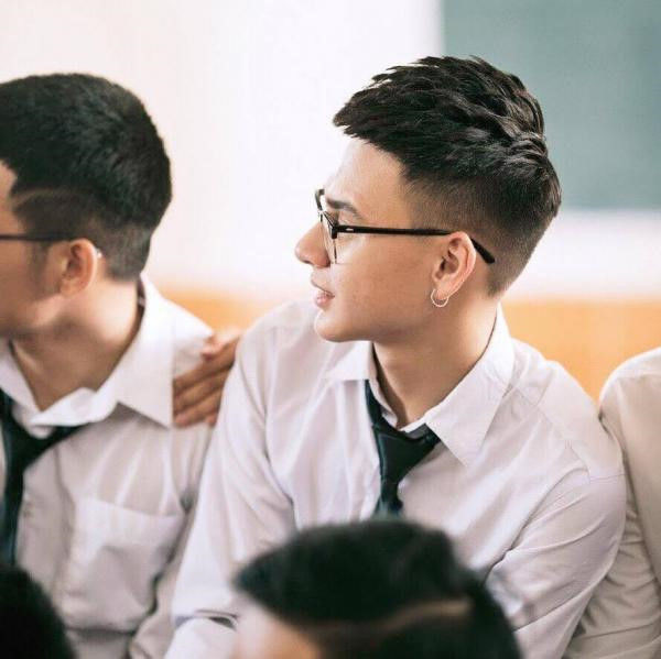 Cậu có biệt danh là Minh Tây bởi lẽ trong người đang mang hai dòng máu là Việt lai Nga.