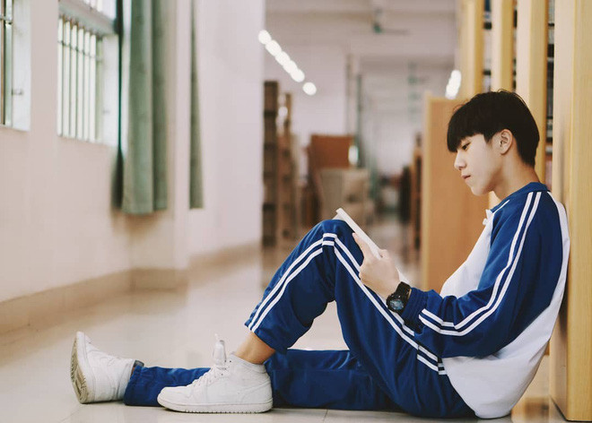 Anh Trường sinh ra và lớn lên ở Trung Quốc. Do một số vấn đề về gia đình nên chàng hot boy con lai này theo mẹ về Việt Nam được hơn một năm nay.