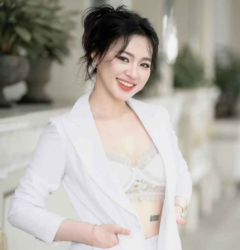 Hot girl phòng gym Sài thành khoe khéo vóc dáng nuột nà Hot girl phong gym Sai thanh khoe kheo voc dang nuot na