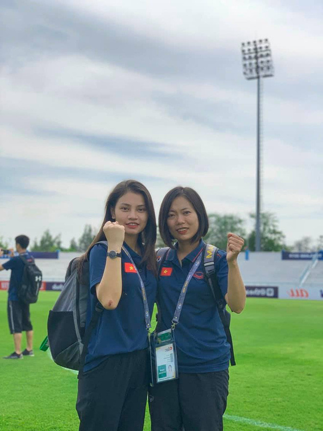 Tú Anh có mối quan hệ rất thân thiết với các cầu thủ đội tuyển nữ Việt Nam.