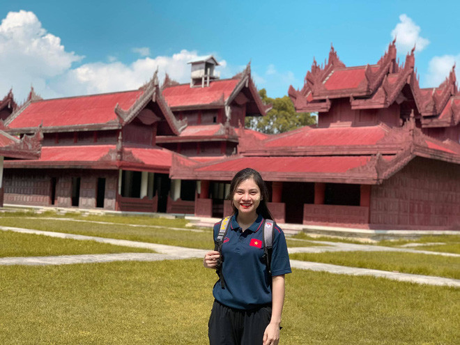 Đi cùng đoàn thể thao Việt Nam dự SEA Games lần này, bác sĩ Tú Anh giữ vai trò là kỹ thuật viên vật lý trị liệu.