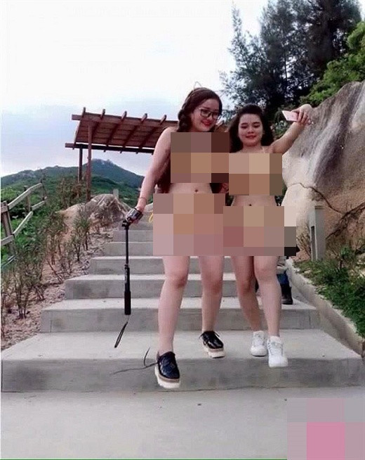 Trước đó, hot girl ngực khủng Ngân 98 cũng nhiều lần lộ thân hình mũm mĩm.