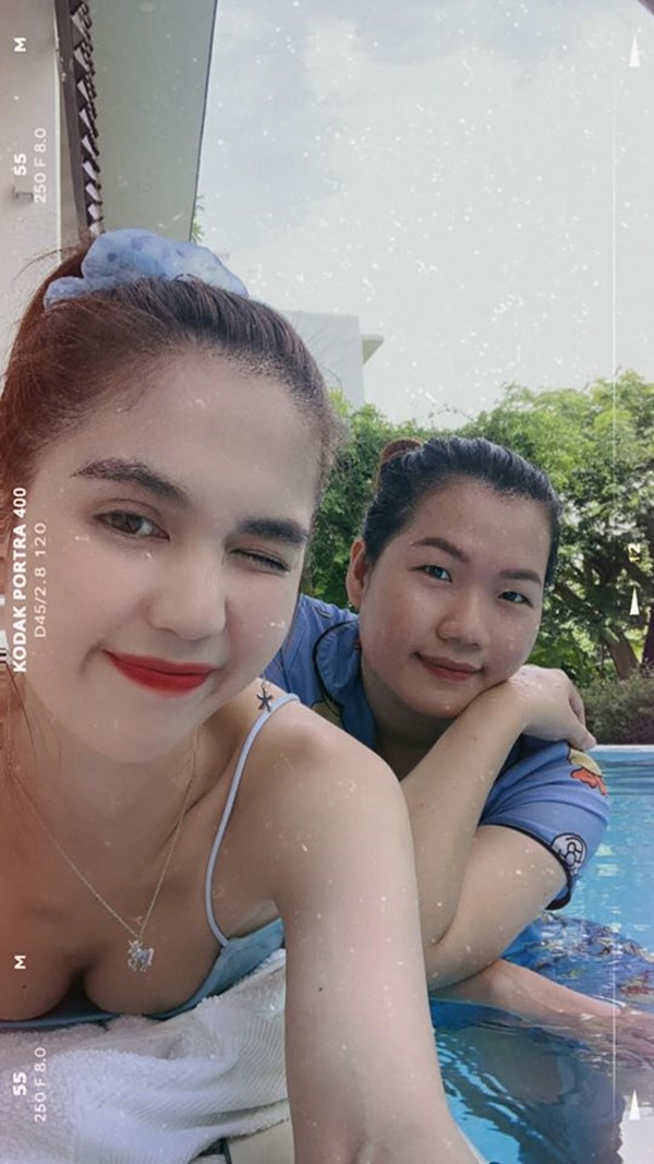 Từ những câu nói bóng gió này, dân tình đặt nghi vấn về việc "nữ hoàng nội y" đang nhắm đến Ngân 98 khi đã nắm bắt được vụ việc hot girl thị phi này bị đánh mới đây.