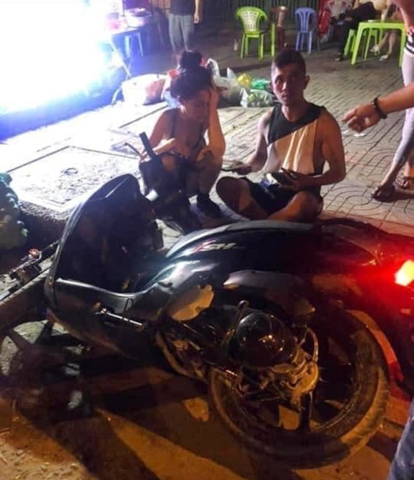 Theo nhận định từ dân mạng, có vẻ như hot girl Ngân 98 và Lương Bằng Quang đang cố tạo dựng chiêu trò để hâm nóng tên tuổi. Khi mà cả hai sau đó tiếp tục làm rùm beng trên trang cá nhân, kêu gọi mọi người nếu có clip hãy chia sẻ về cho họ.