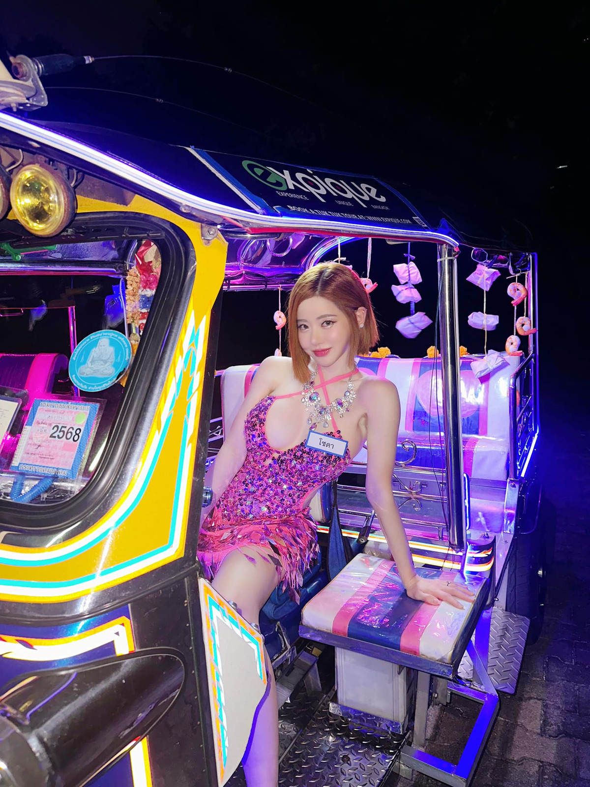 Sinh năm 1984, nữ DJ này đã 40 tuổi, thế nhưng vẫn sở hữu thân hình bốc lửa cùng gương mặt trẻ hơn tuổi thật rất nhiều.