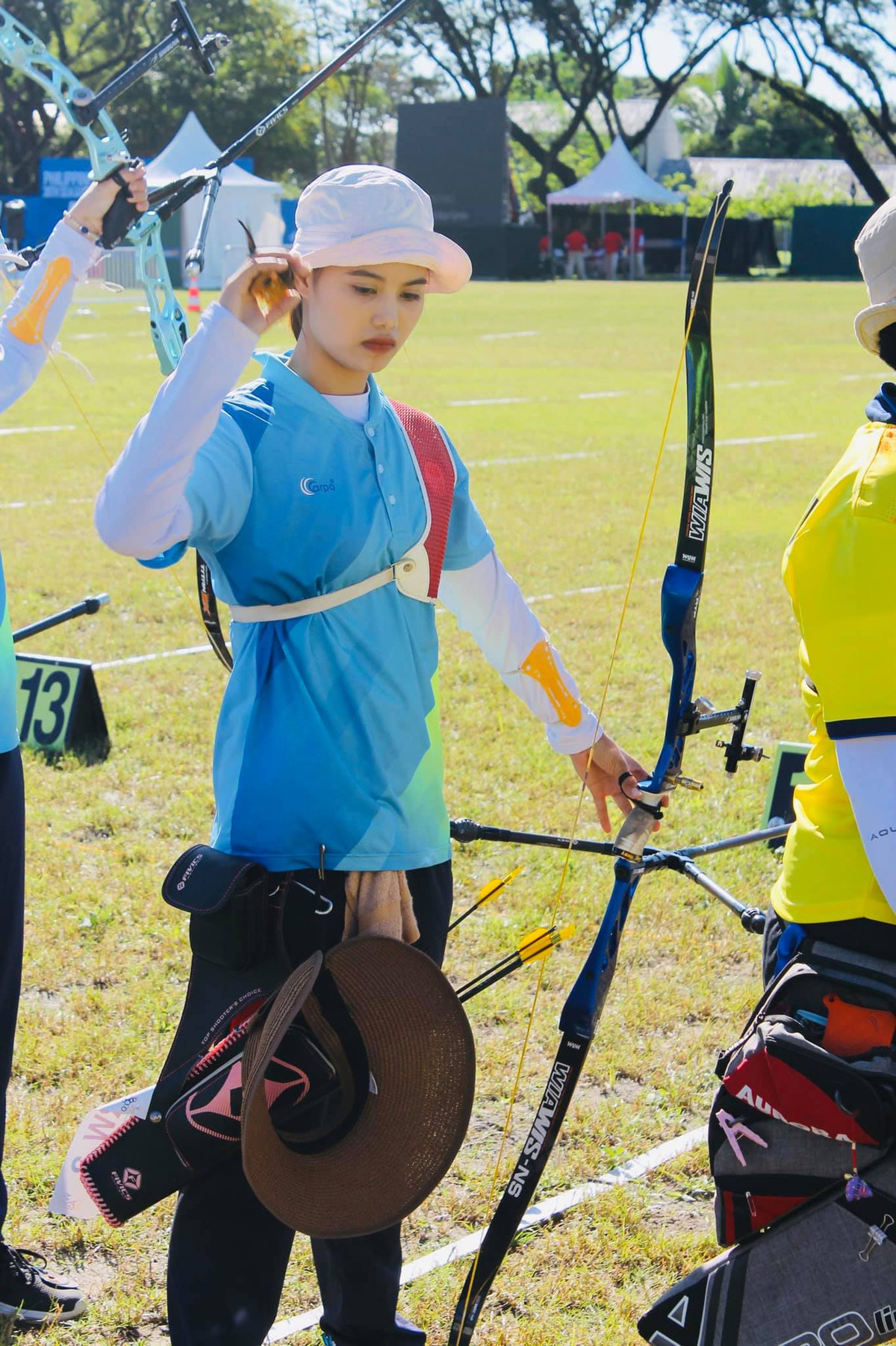 Ánh Nguyệt vốn là VĐV bóng rổ, cô nàng mới chuyển sang bộ môn bắn cung từ năm 2017. Đây là kỳ SEA Games đầu tiên mà cô nàng tham gia với tư cách VĐV bắn cung và ngay lập tức giành HCV.