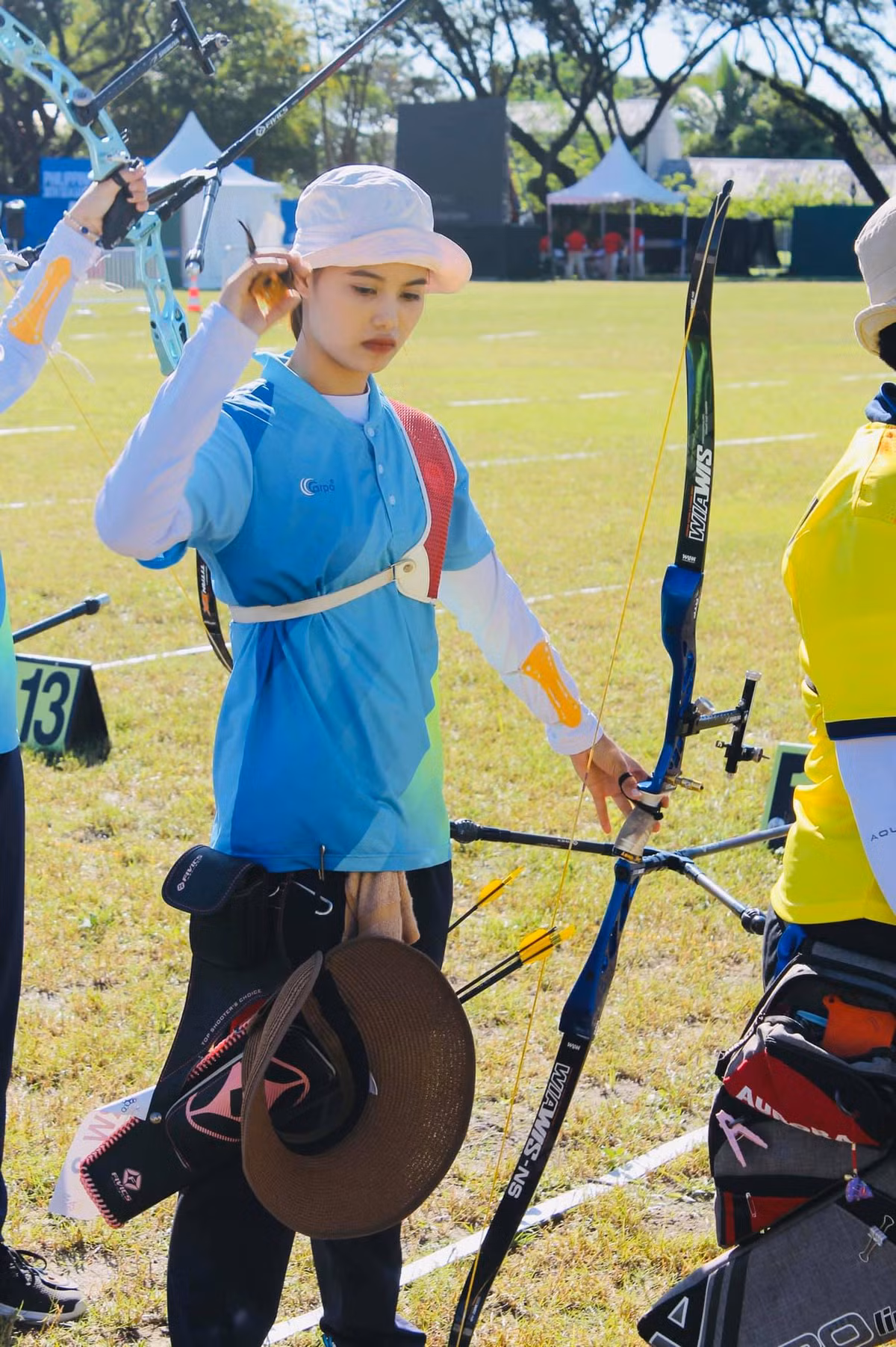 Ánh Nguyệt vốn là VĐV bóng rổ, cô nàng mới chuyển sang bộ môn bắn cung từ năm 2017. Đây là kỳ SEA Games đầu tiên mà cô nàng tham gia với tư cách VĐV bắn cung và ngay lập tức giành HCV.