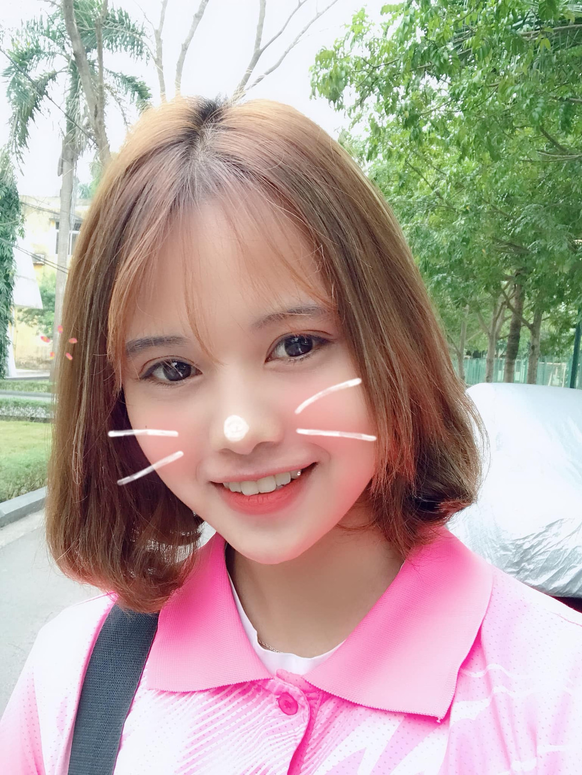 Trên Facebook cá nhân, Ánh Nguyệt có hơn 4 nghìn lượt theo dõi. Mỗi bức ảnh cô đăng tải đều thu hút được lượng tương tác lớn.