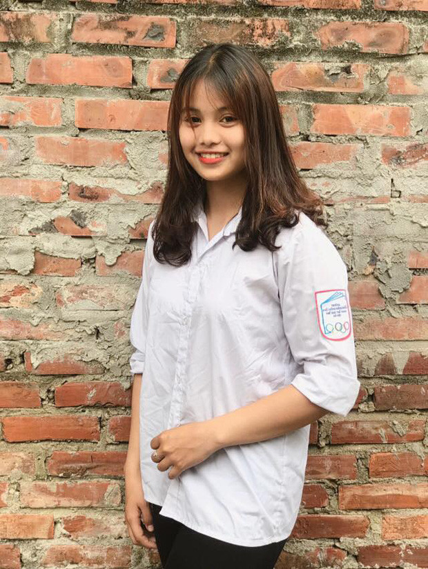 Bên cạnh đó, hot girl cầm cung Ánh Nguyệt cũng được đánh giá là có vẻ ngoài như học sinh trung học, trẻ con và rất đáng yêu.