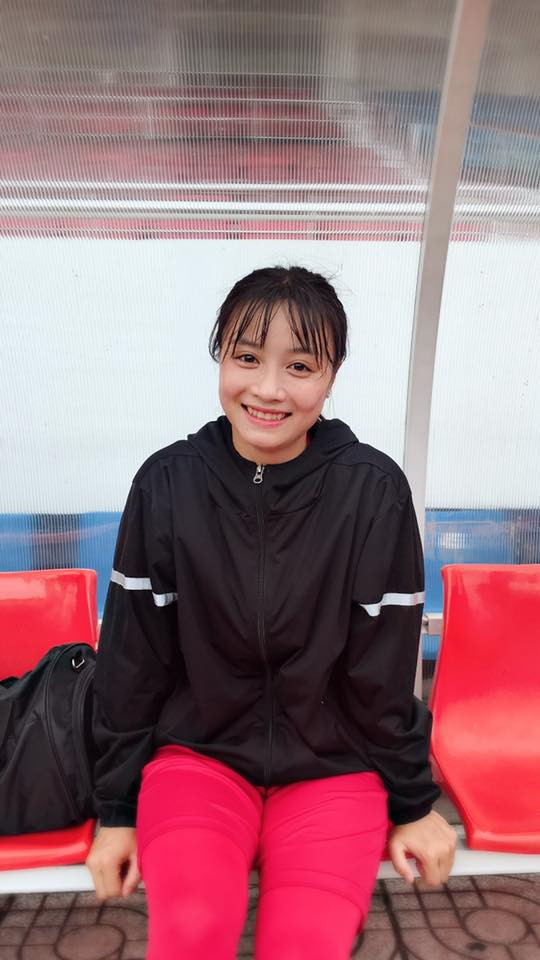 Trong trận đấu, có một khoảnh khắc nữ cầu thủ Hoàng Thị Loan xuất hiện khiến trái tim người hâm mộ xao xuyến. Ngay sau trận đấu, cô là cái tên được quan tâm nhất tuyển nữ Việt Nam.