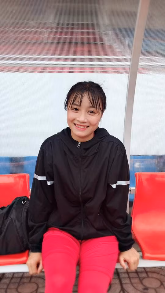 Trong trận đấu, có một khoảnh khắc nữ cầu thủ Hoàng Thị Loan xuất hiện khiến trái tim người hâm mộ xao xuyến. Ngay sau trận đấu, cô là cái tên được quan tâm nhất tuyển nữ Việt Nam.