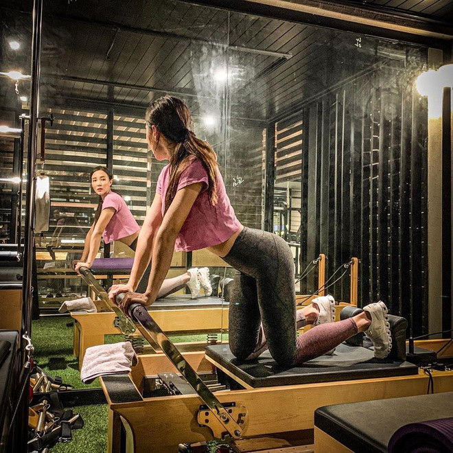 Min-ji đã có những trải lòng về còn đường đến với thể thao. Cô theo học chuyên ngành thiết kế web, sau đó trải qua nhiều công việc khác nhau như thiết kế, nhân viên marketing, làm cho công ty thời trang... Cách đây 4 năm, cảm thấy công việc văn phòng quá gò bó về thời gian, Min-ji quyết định nghỉ việc, chuyển sang rèn luyện, thi đấu như 1 vận động viên thể thao chuyên nghiệp.