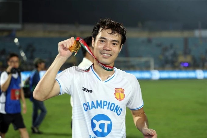 Đây là chức vô địch V.League đầu tiên của chàng cầu thủ.
