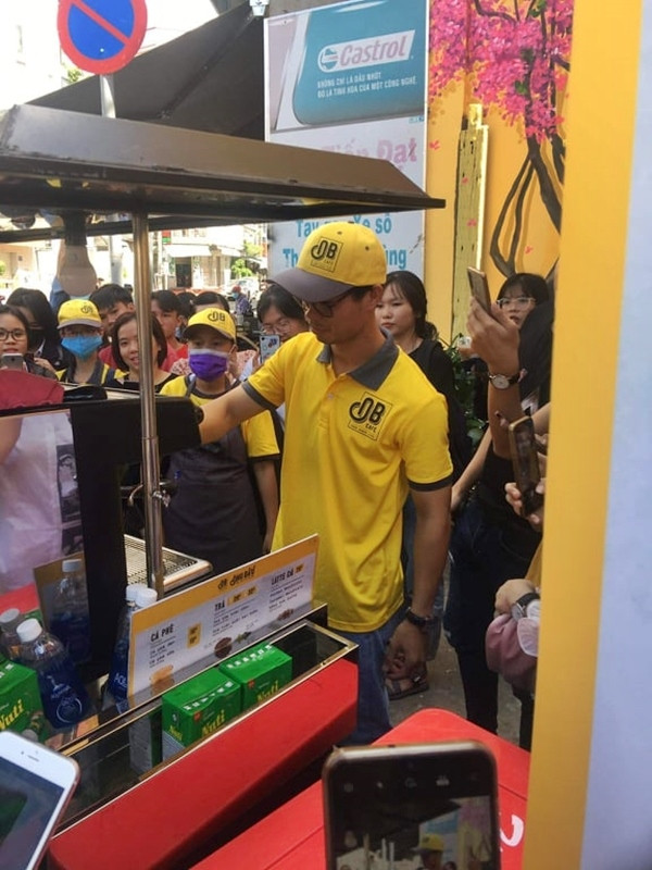 Mặc dù là "hoa đã có chủ" nhưng Công Phượng vẫn thu hút sự quan tâm từ fan nữ.