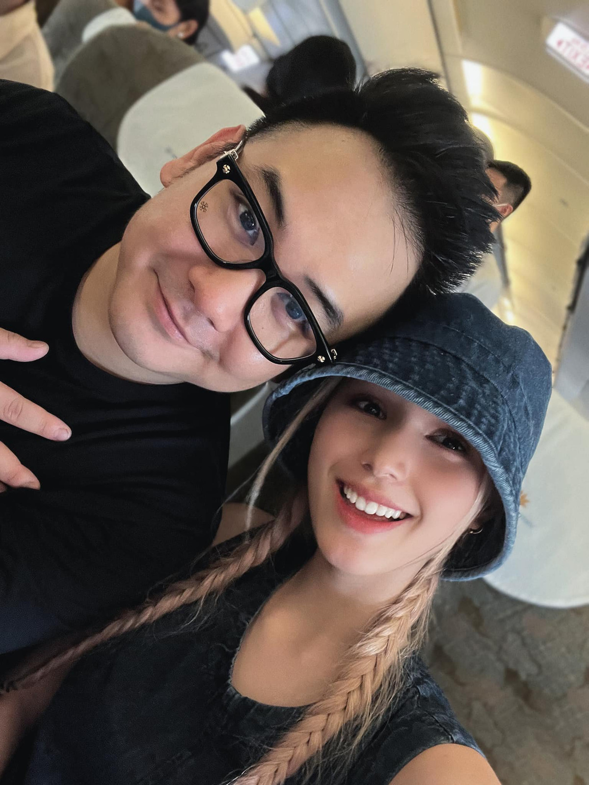 Xemesis và Xoài Non có mối tình khiến nhiều người ngưỡng mộ cùng 1 đám cưới xa hoa.