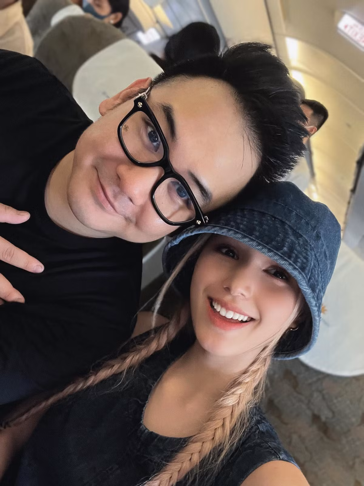 Xemesis và Xoài Non có mối tình khiến nhiều người ngưỡng mộ cùng 1 đám cưới xa hoa.