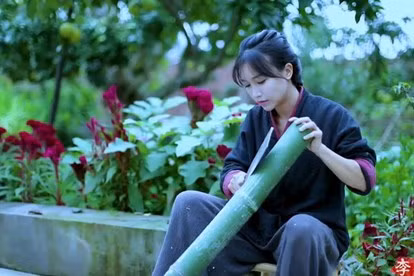 Sau một thời gian nghỉ làm video, giữa 2017, cô trở lại với ê-kíp 2-3 người hỗ trợ các khâu hậu kỳ để sản phẩm hoàn thiện nhanh và chỉn chu hơn.