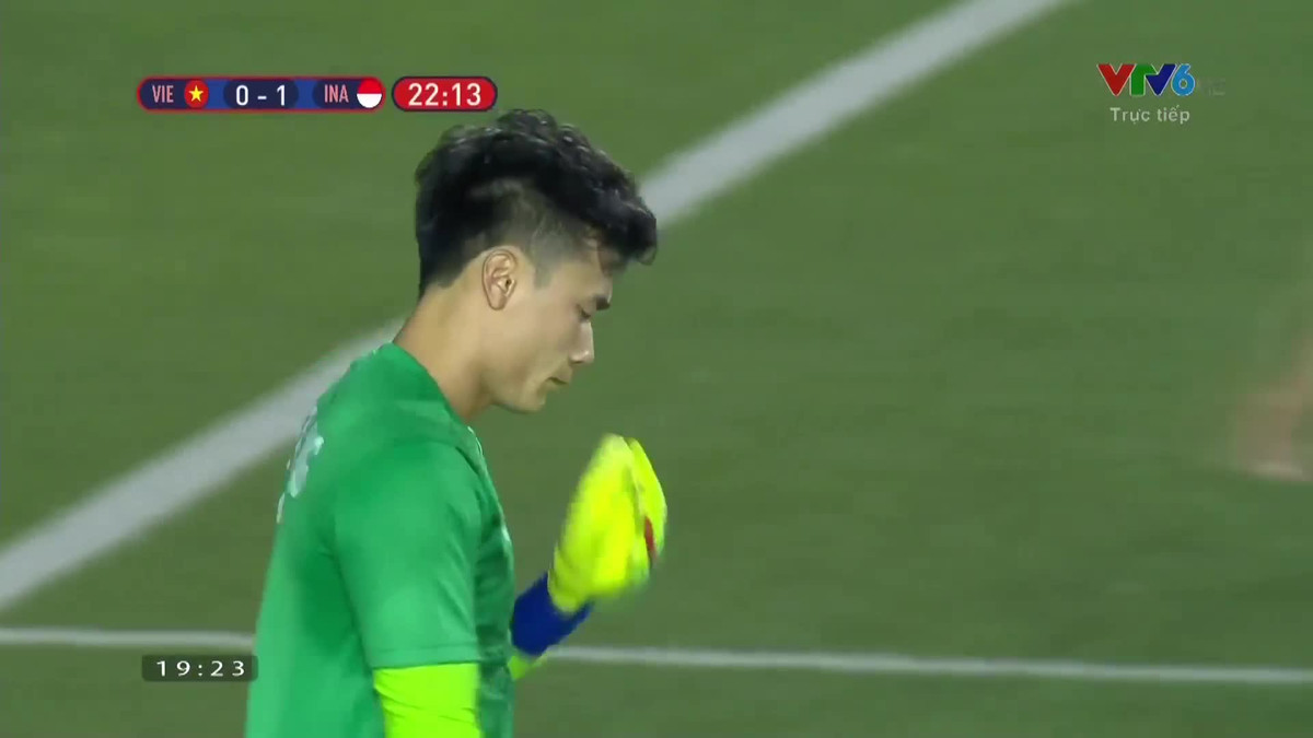 Trận đấu giữa U22 Việt Nam và U22 Indonesia diễn ra vào tối 1/12 kết thúc trong sự tiếc nuối của người hâm mộ bởi nếu không có sai lầm đến từ cá nhân Bùi Tiến Dũng thì các học trò của HLV Park Hang-seo hoàn toàn có thể giành chiến thắng 2-1.