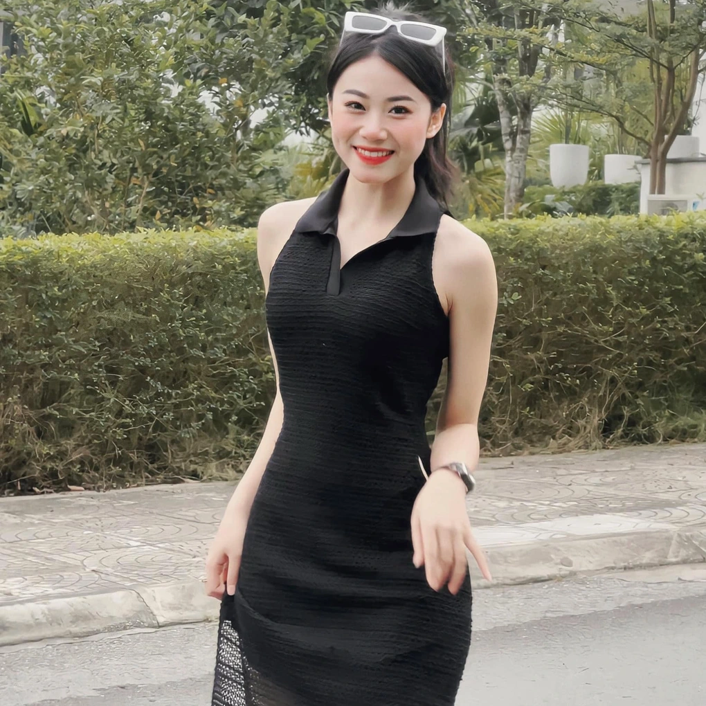 Cô thường xuyên đăng tải hình ảnh chơi bóng đá và thể hiện mình là một fan đích thực của tiền đạo Lionel Messi.