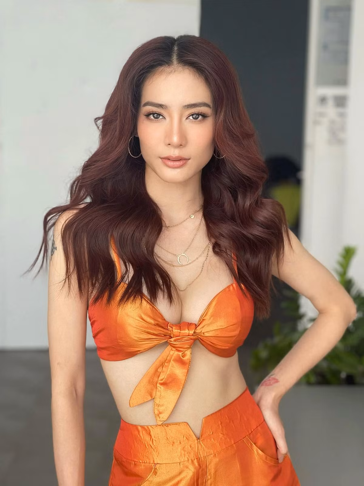 Ngoài Lâm Á Hân, Kim Nhã cũng là một cái tên đình đám nổi lên từ những clip với nhóm hài BB&amp;BG. Cô có tên đầy đủ Vũ Trần Kim Nhã, SN 1990, TPHCM