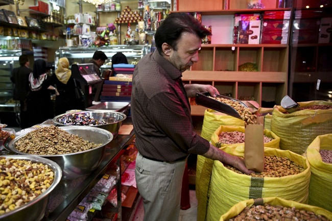 Iran và Mỹ là nơi trồng nhiều cây hạt dẻ cười nhất. Ngoài ra có nhiều nơi trồng loại cây này như Thổ Nhĩ Kỳ, Trung Quốc...